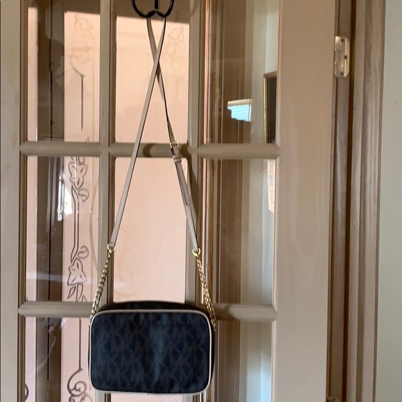 Michael Kors purse - Picture 2 of 3